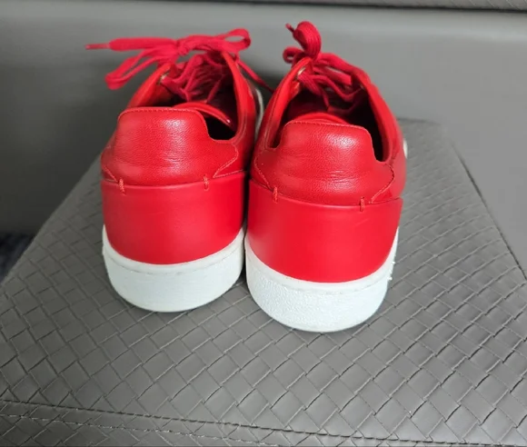 Louis Vuitton Red Sneakers with Vibrant Canvas Upper - Picture 3 of 7